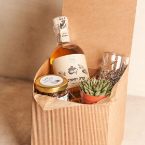 משהו קטן וטוב - מארז דרומי מהדרום והעוטף עם ערק תאנים ומוצרים משובחים.