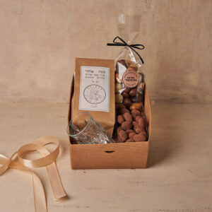 מארז קפה ושוקולד - תוצרת דרומית מהדרום והעוטף עם קפה , שוקולד ומוצרים בעבודת יד .