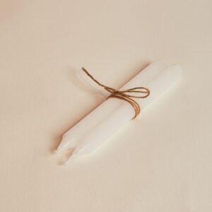 זוג נרות גבוהים לבנים