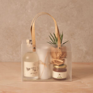 מארז על הדבש ועל הגין - תוצרת דרומית מהדרום והעוטף עם דבש ומוצרים מקומיים.