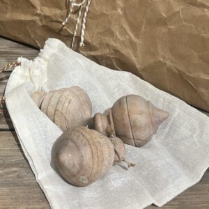 שלישיית סביבונים מעץ