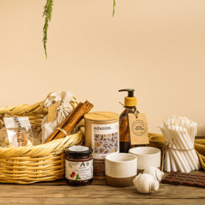 סל חנוכריסמס - מארז חג דרומי עם תוצרת מקומית מהדרום והעוטף , ריבות ומוצרי אווירה בעבודת יד.